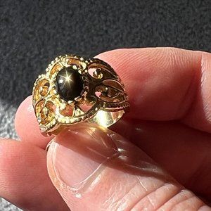 14k Yellow Gold Filigree Style ring with black star sapphire, sz 5.5
